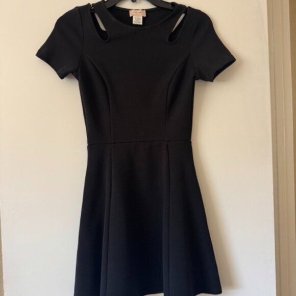 Love Ady Black Cut Out Cap Sleeve Dress - XS - Picture 7 of 8